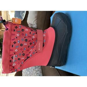 NWB Columbia  Powderbug Plus II - New Big Kid  Size  5
